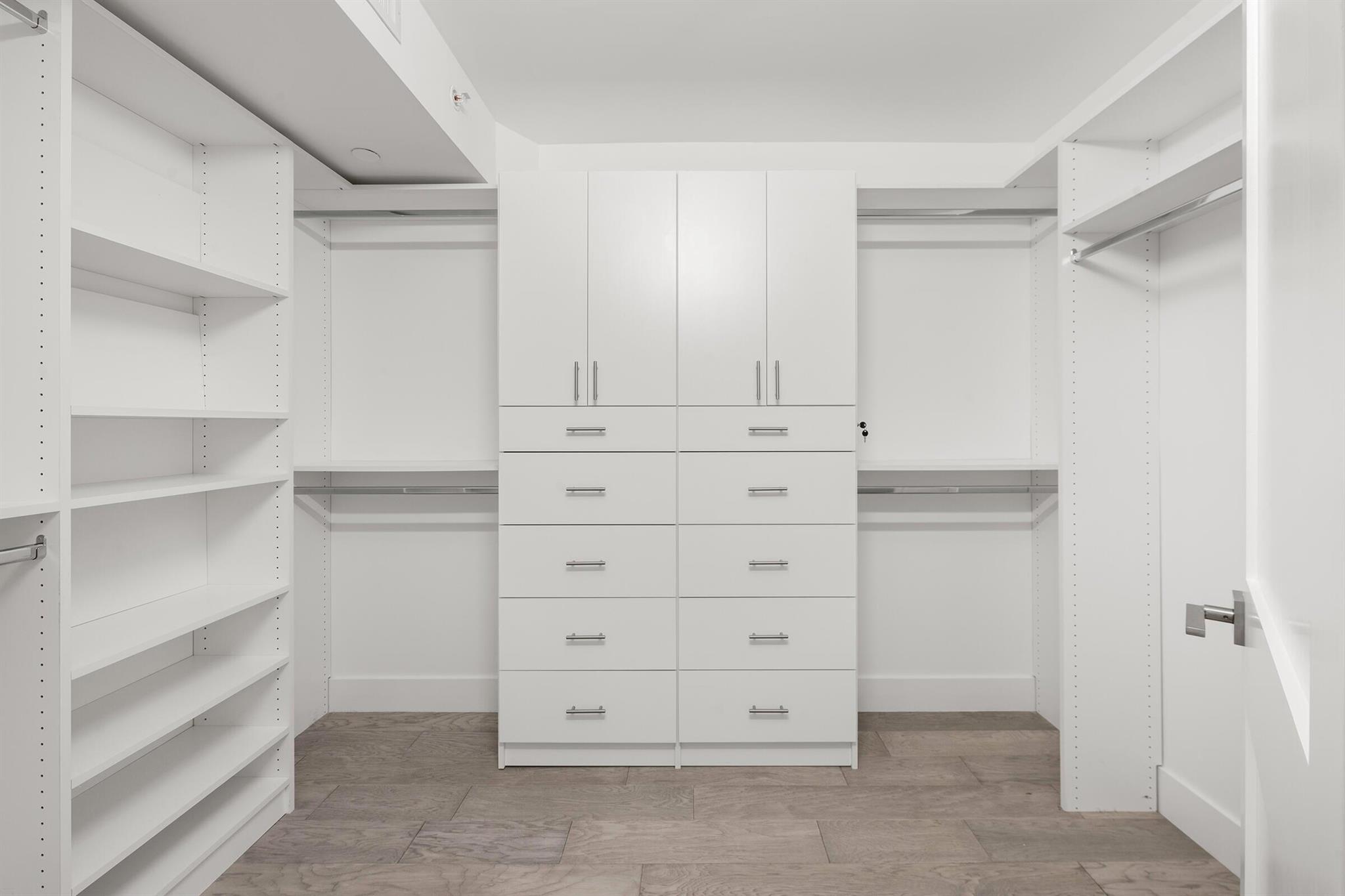 TOWNHOUSES OF HIGHLAND BE - Residential