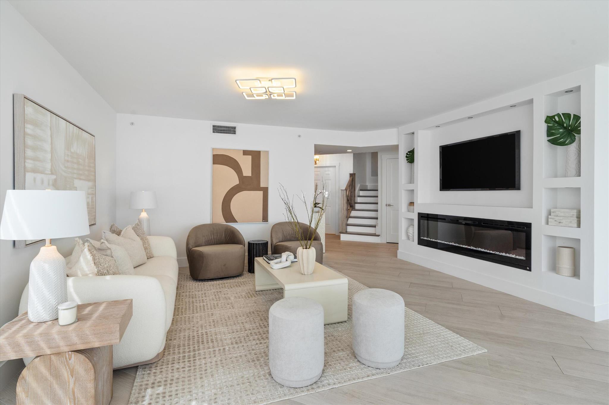 TOWNHOUSES OF HIGHLAND BE - Residential