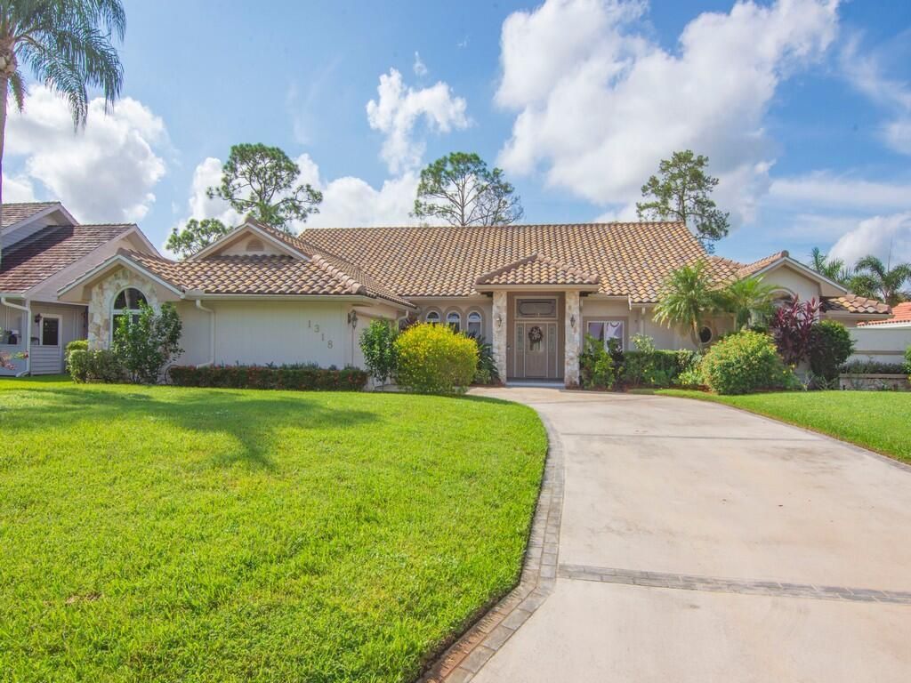 Photo of 1318 SW Cottonwood Cove, Port Saint Lucie, FL 34986 (MLS # R10921854)