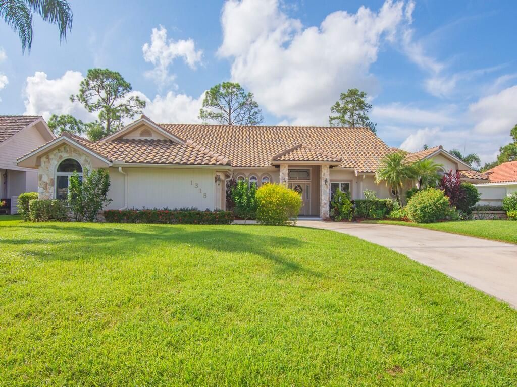 Photo of 1318 SW Cottonwood Cove, Port Saint Lucie, FL 34986 (MLS # R10921854)