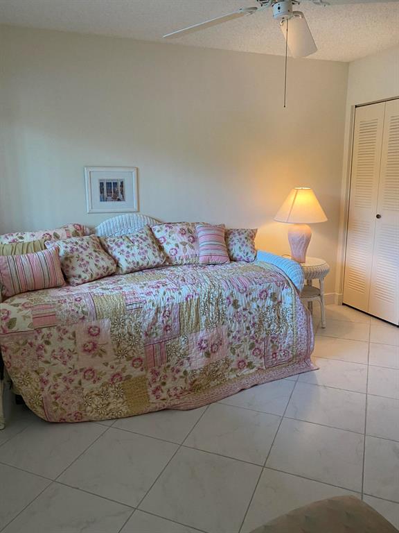 HUNTINGTON LAKES SEC FIVE - Residential Lease