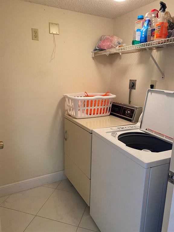 HUNTINGTON LAKES SEC FIVE - Residential Lease