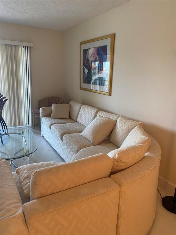 HUNTINGTON LAKES SEC FIVE - Residential Lease