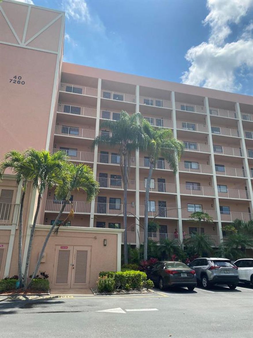 2022 SEASONAL RENTAL 4 month minimum. Available January 5th.  Fully furnished turnkey unit just bring your bags. Great views off the balcony of this 2nd floor unit.  New king bed in master and spacious closets.  Located in the gated community of Huntington Lakes.  55+ active community.  Clubhouse with theater.  Fitness center, indoor pool, outdoor pools, and pickleball.