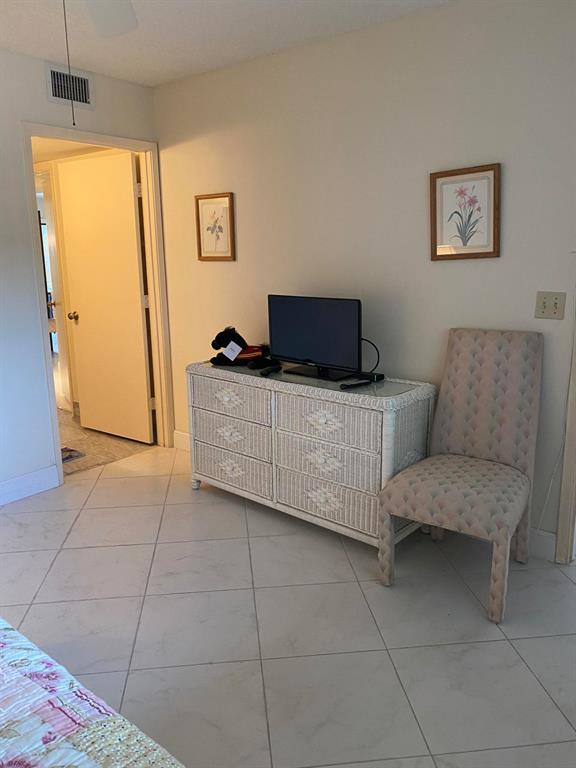 HUNTINGTON LAKES SEC FIVE - Residential Lease