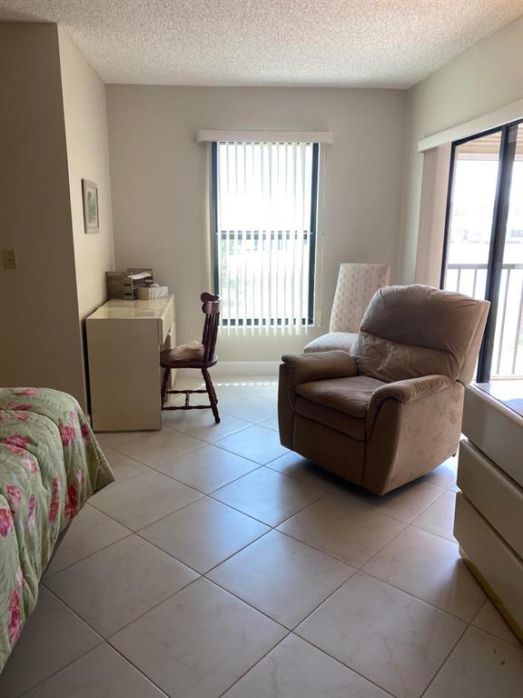 HUNTINGTON LAKES SEC FIVE - Residential Lease