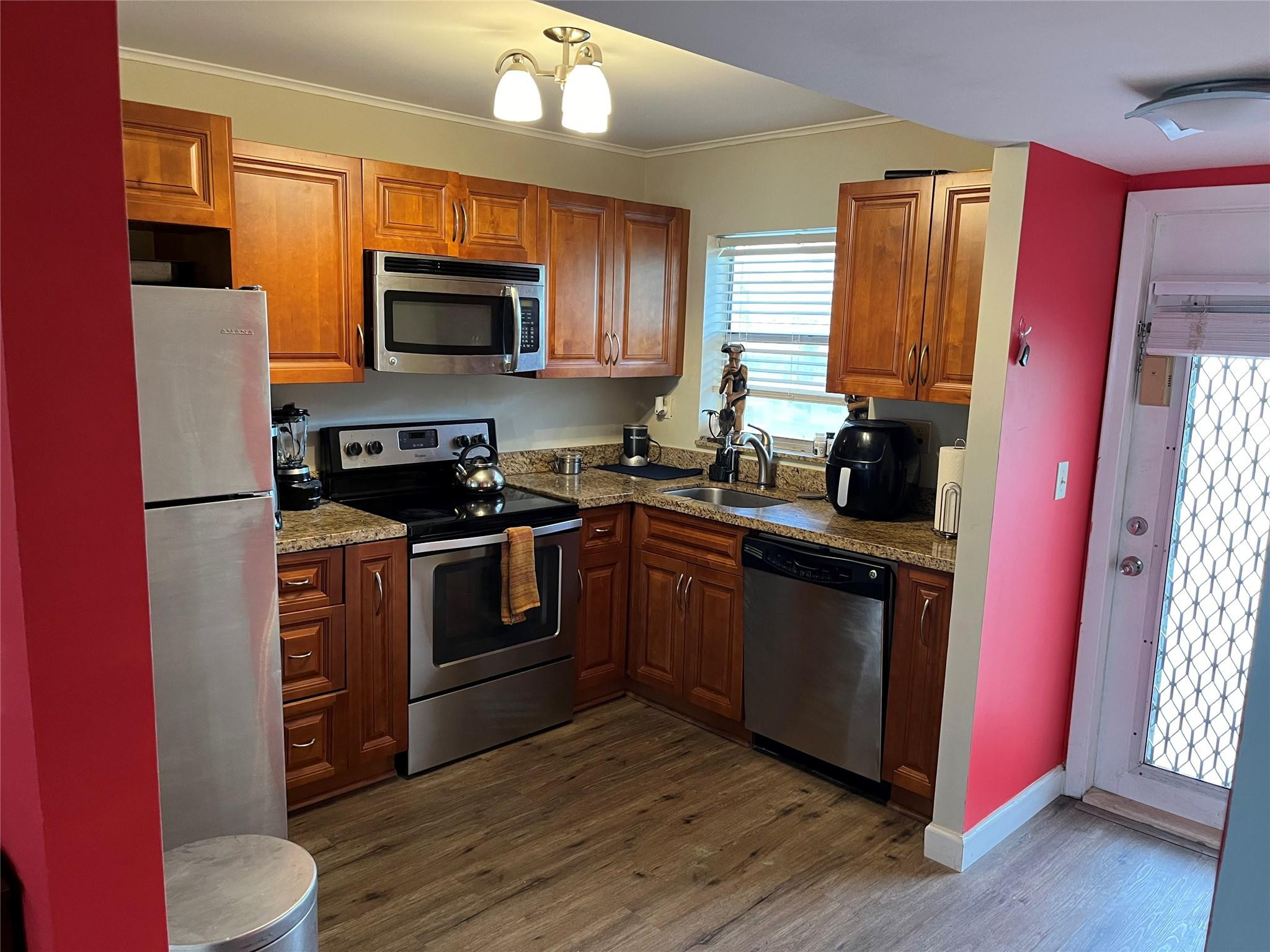 SUNRISE LAKES - Residential