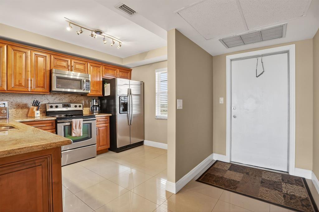 No 60 Palm-Aire Country C - Residential Lease