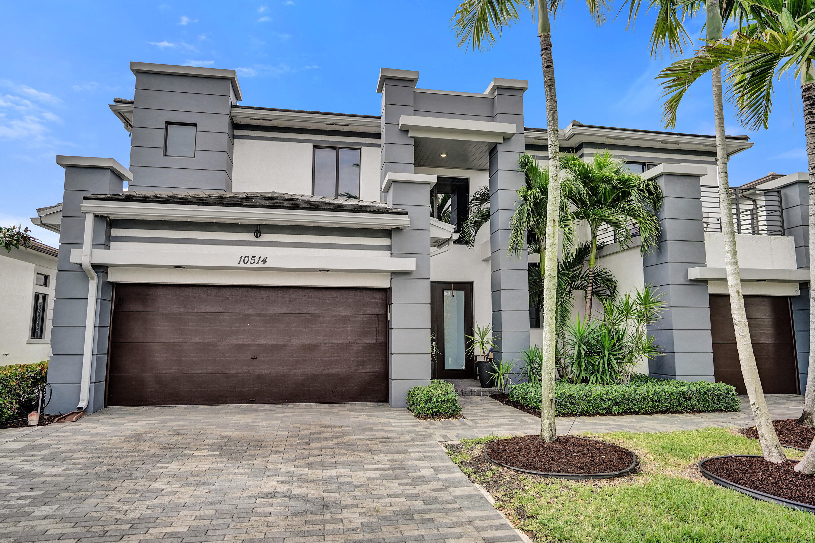 10514 N Lago Vista Circle