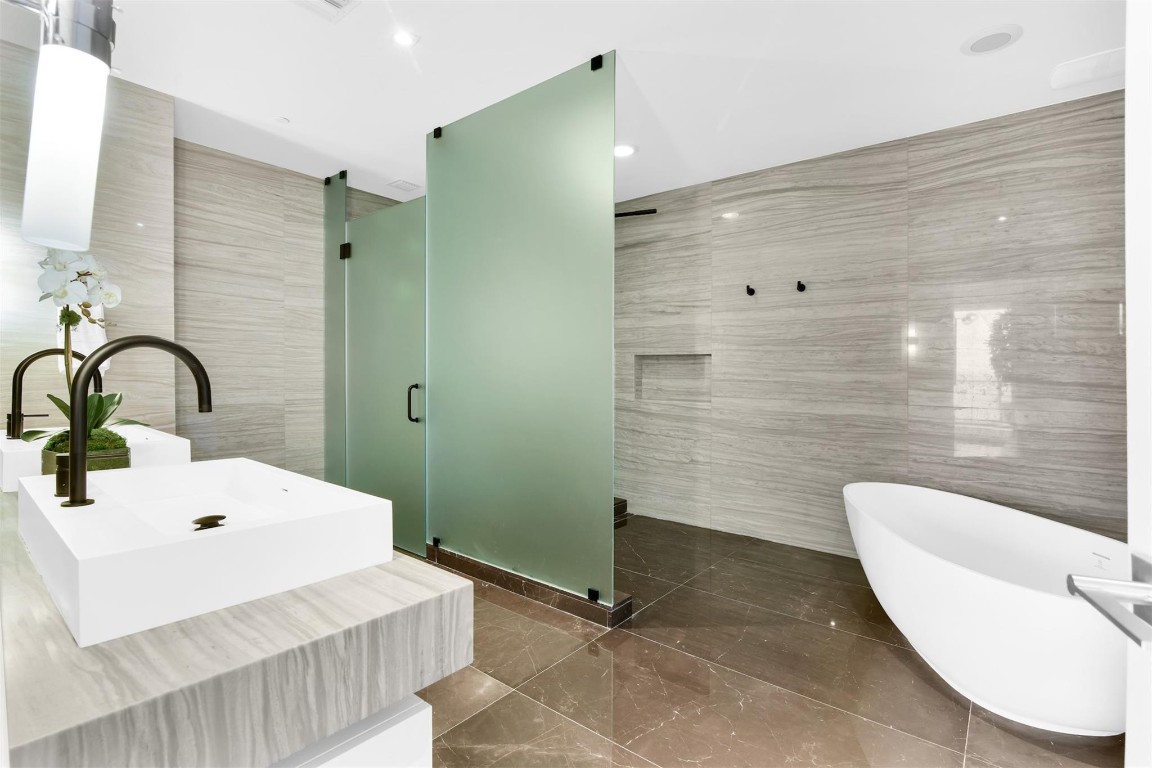 AUBERGE BEACH RESIDENCES - Residential