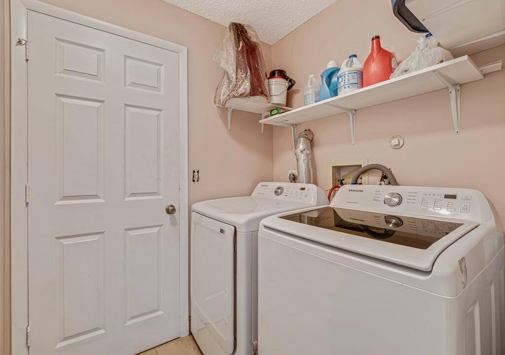 Boynton Beach Blvd west of Military S on Boynton P - Residential