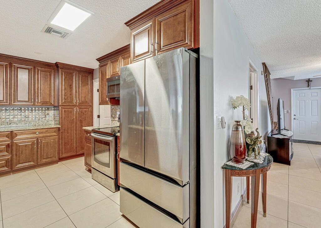 Boynton Beach Blvd west of Military S on Boynton P - Residential