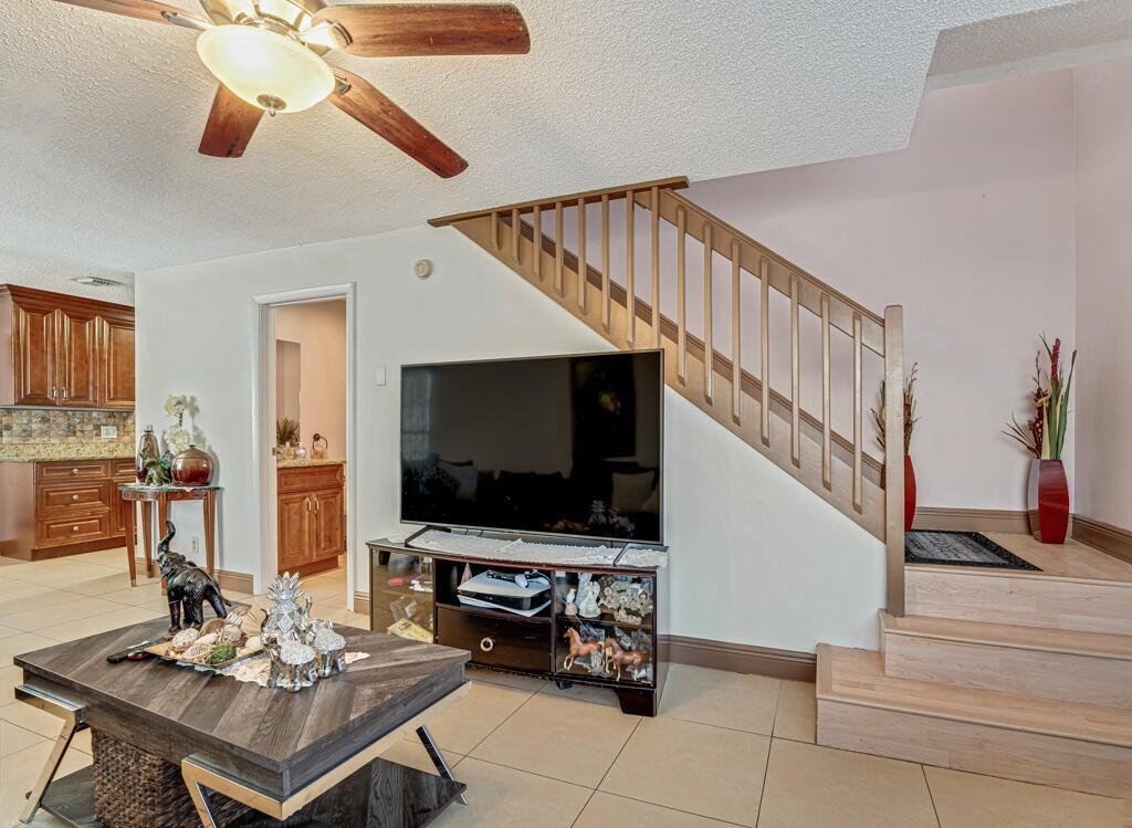 Boynton Beach Blvd west of Military S on Boynton P - Residential