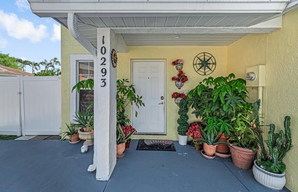 Boynton Beach Blvd west of Military S on Boynton P - Residential