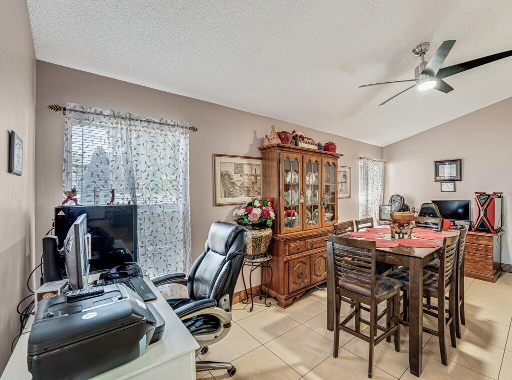 Boynton Beach Blvd west of Military S on Boynton P - Residential