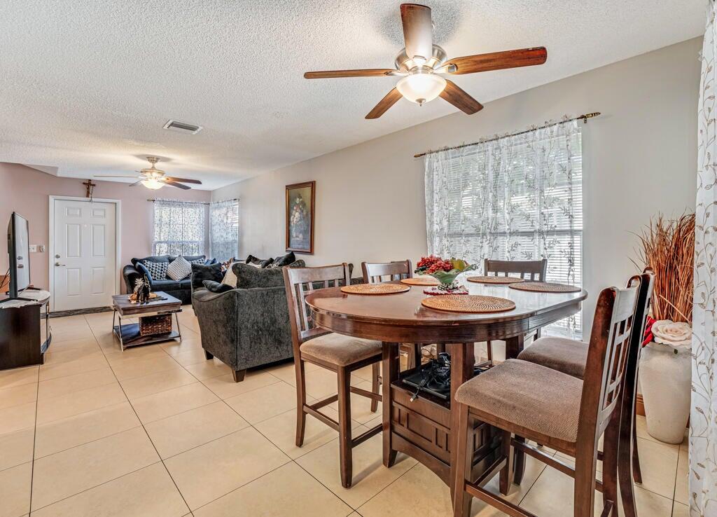 Boynton Beach Blvd west of Military S on Boynton P - Residential