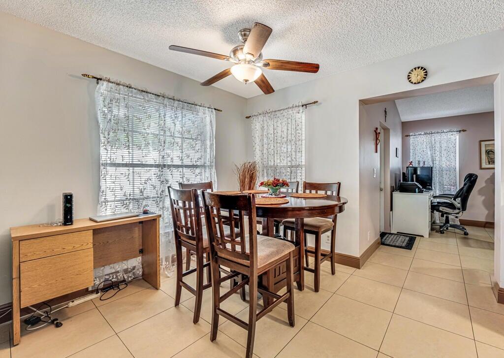 Boynton Beach Blvd west of Military S on Boynton P - Residential