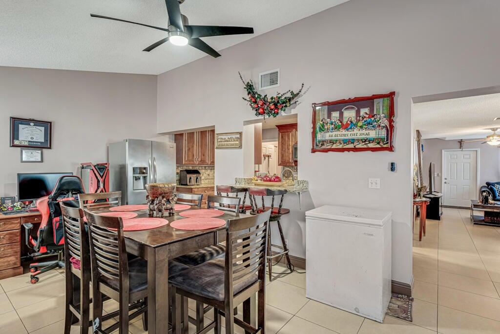 Boynton Beach Blvd west of Military S on Boynton P - Residential