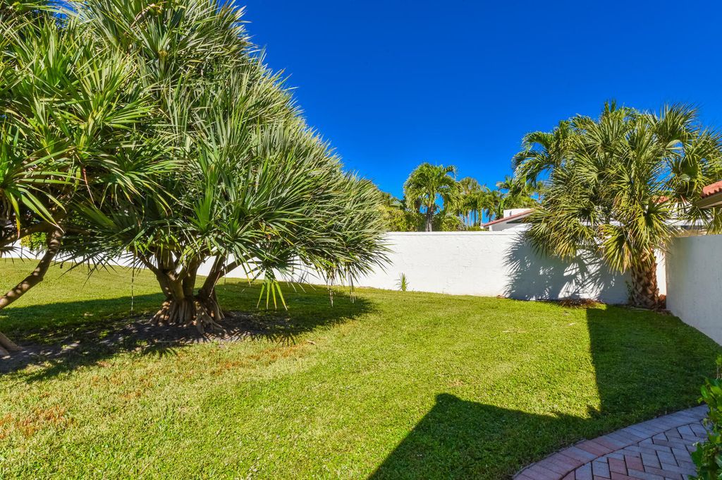 Photo of 1469 Via Privada, Jupiter, FL 33477 (MLS # R11141897)