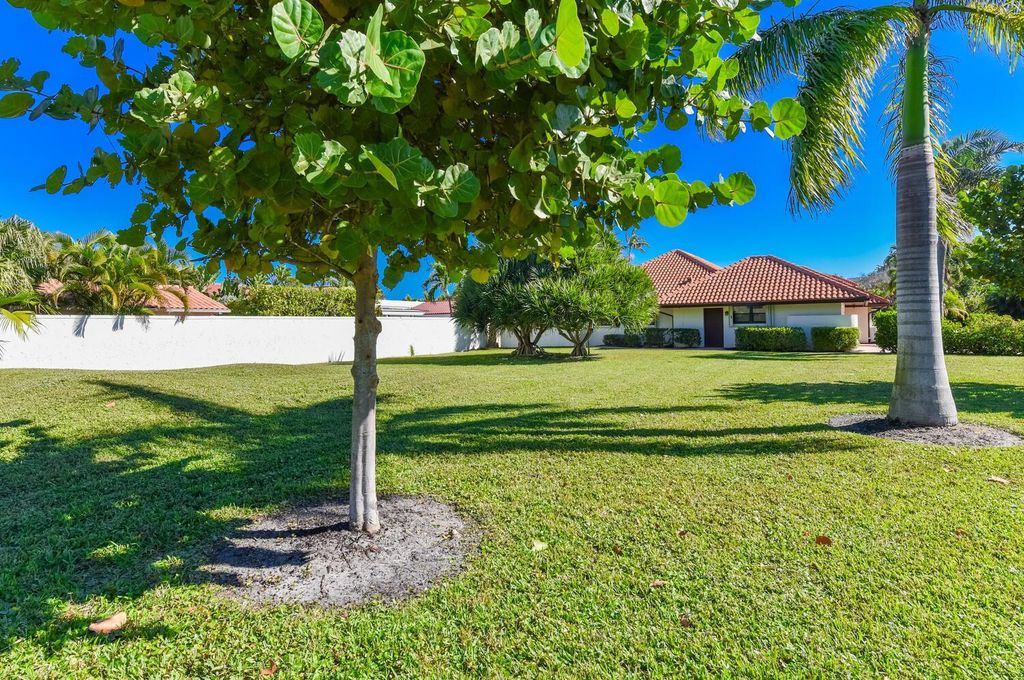 Photo of 1469 Via Privada, Jupiter, FL 33477 (MLS # R11141897)
