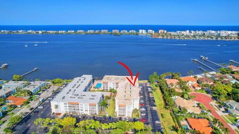 Condominium in Lake Worth Beach FL 1516 Lakeside Drive Dr.jpg