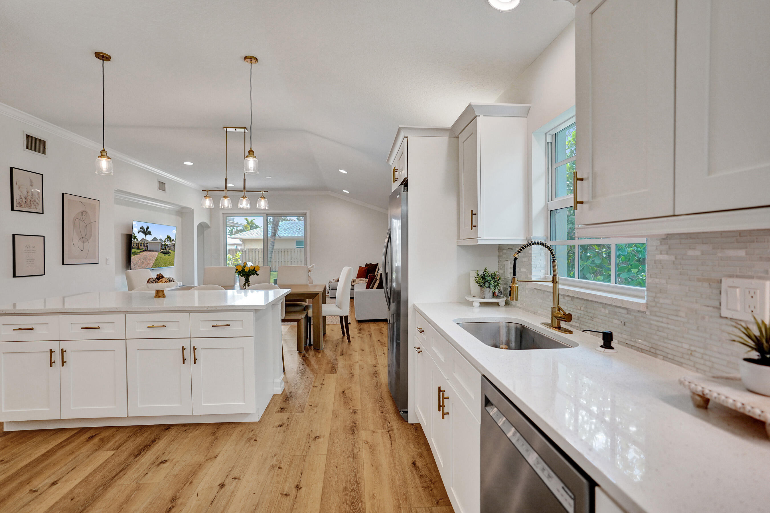 CINQUEZ PARK - Residential