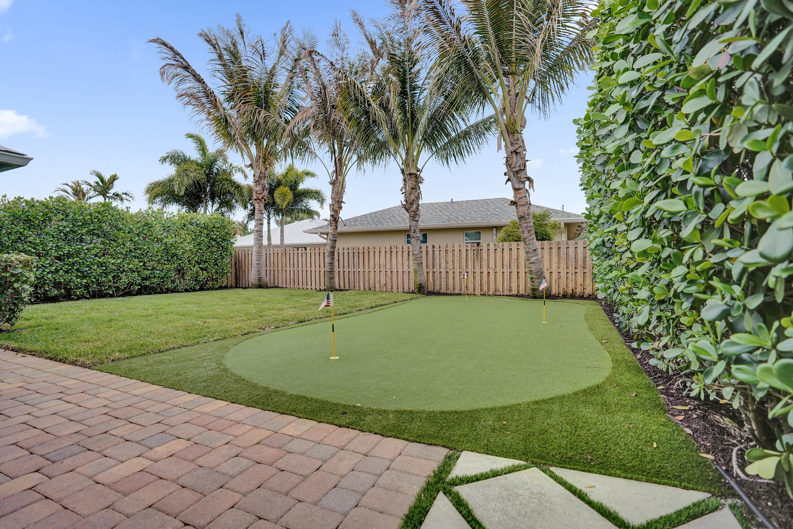 CINQUEZ PARK - Residential