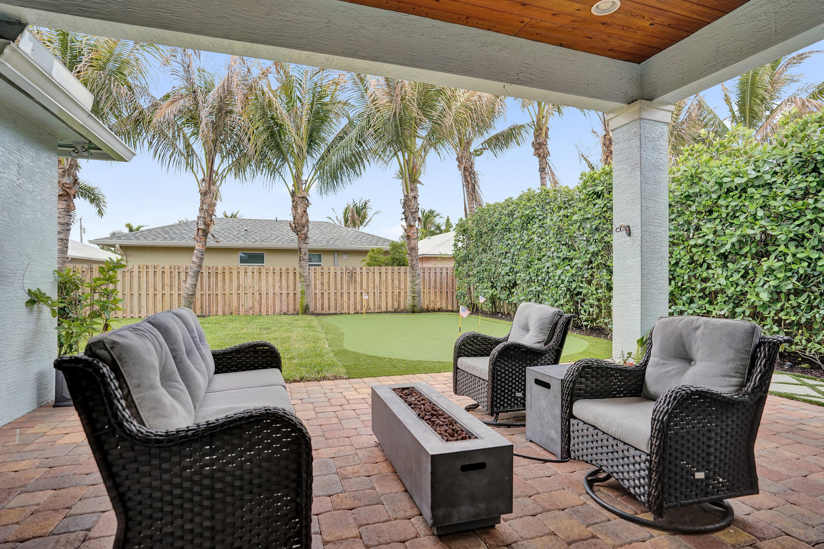 CINQUEZ PARK - Residential