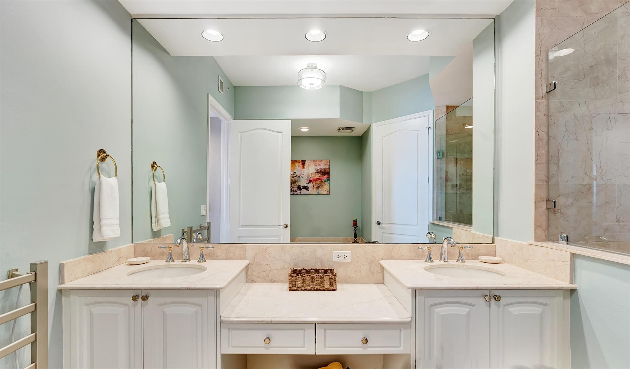 ESPLANADE GRANDE CONDO - Residential