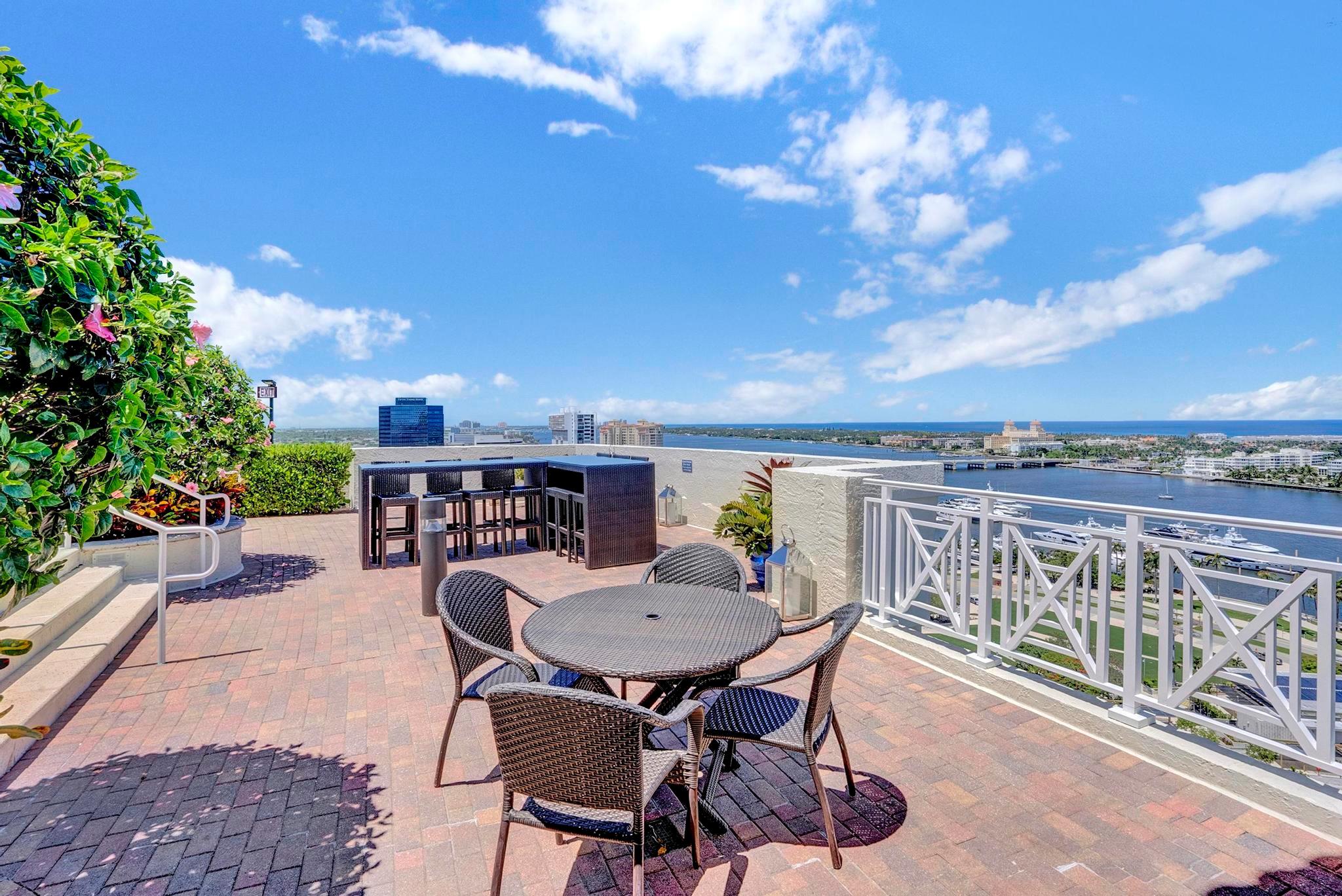 ESPLANADE GRANDE CONDO - Residential