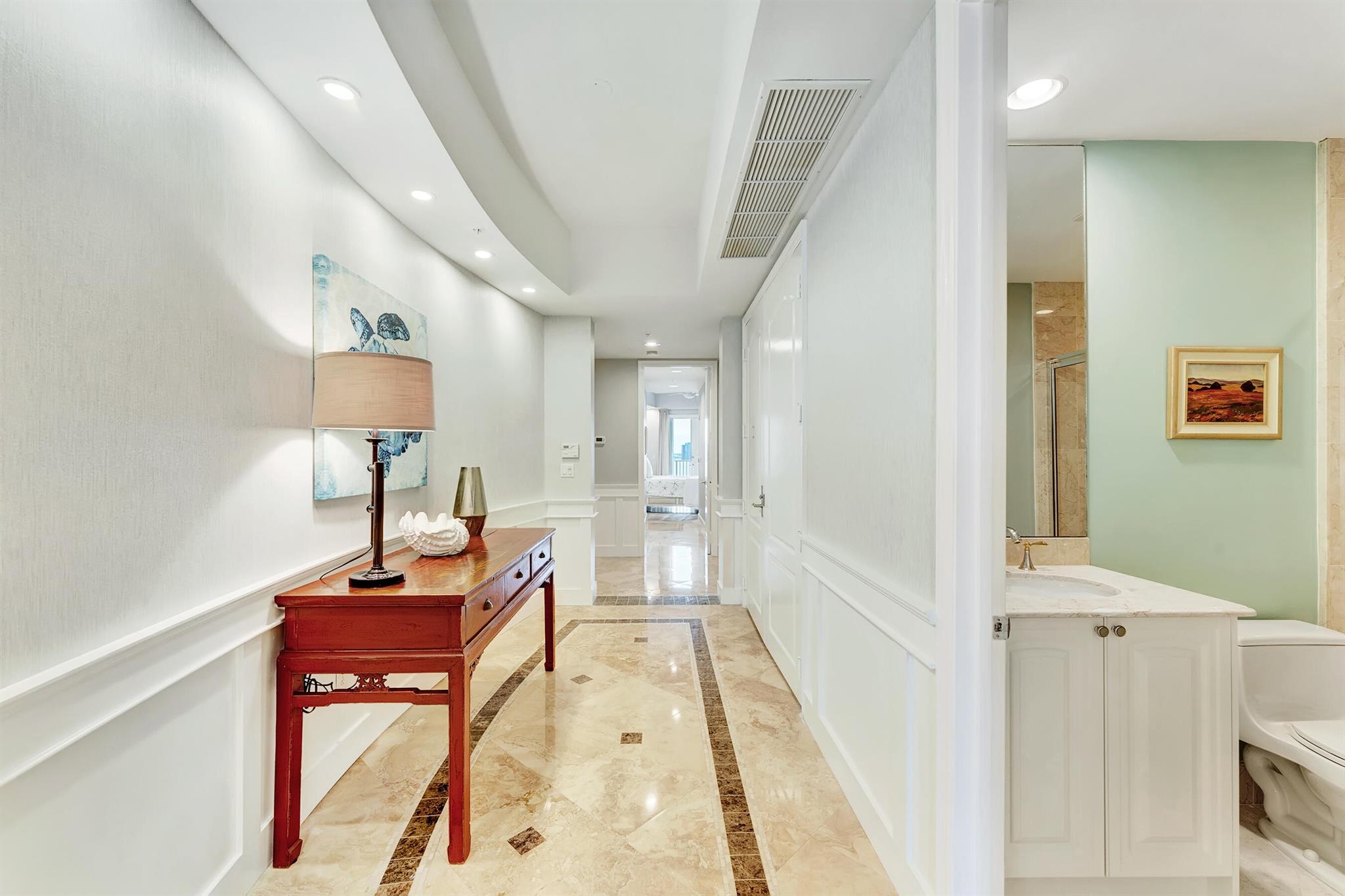 ESPLANADE GRANDE CONDO - Residential