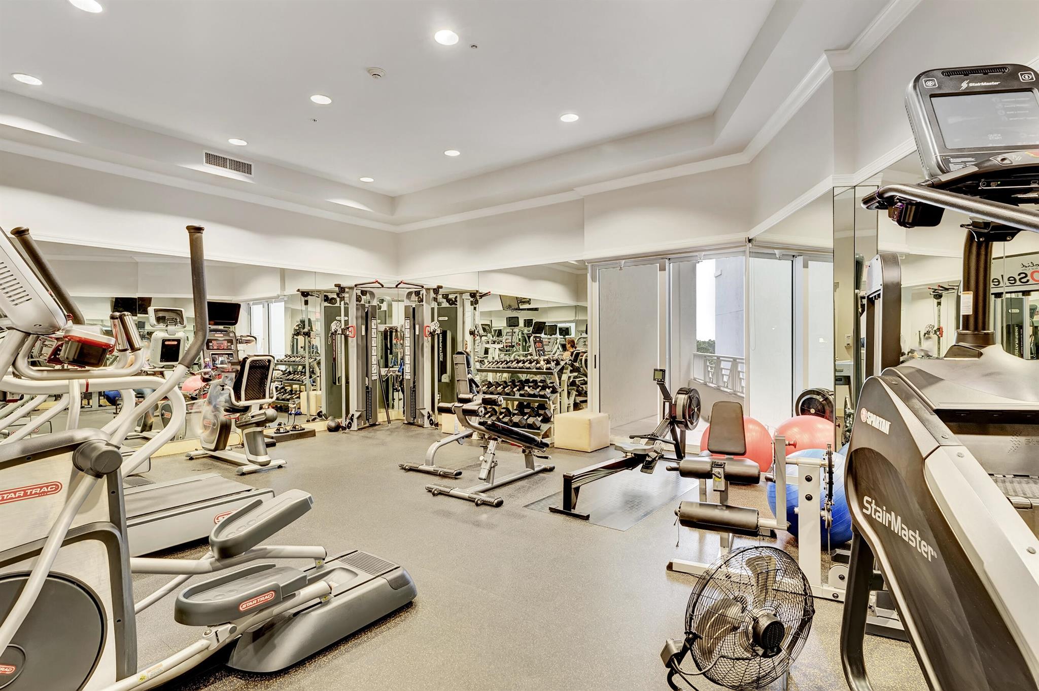 ESPLANADE GRANDE CONDO - Residential