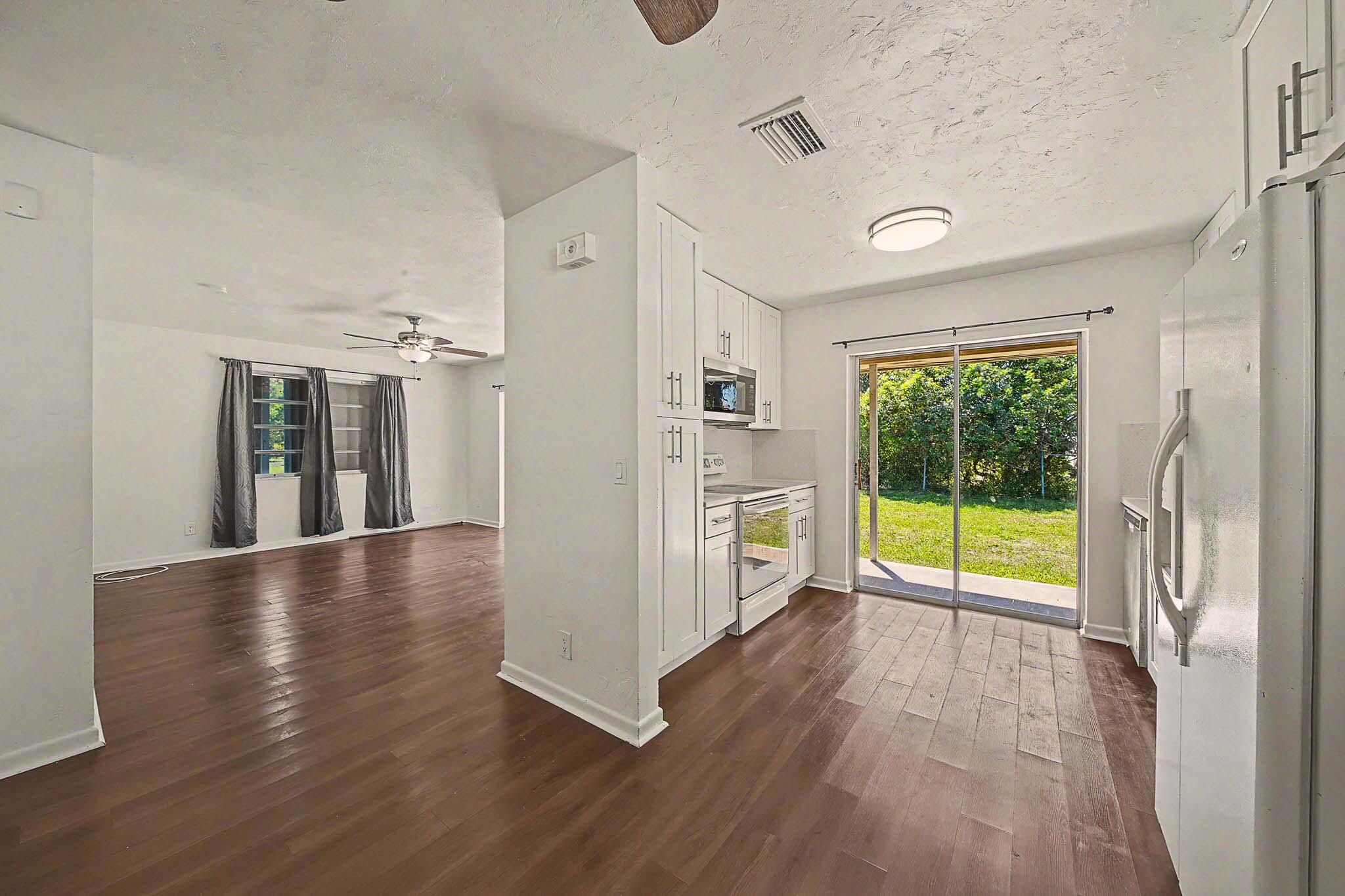 ROOSEVELT ESTATES - Residential Lease