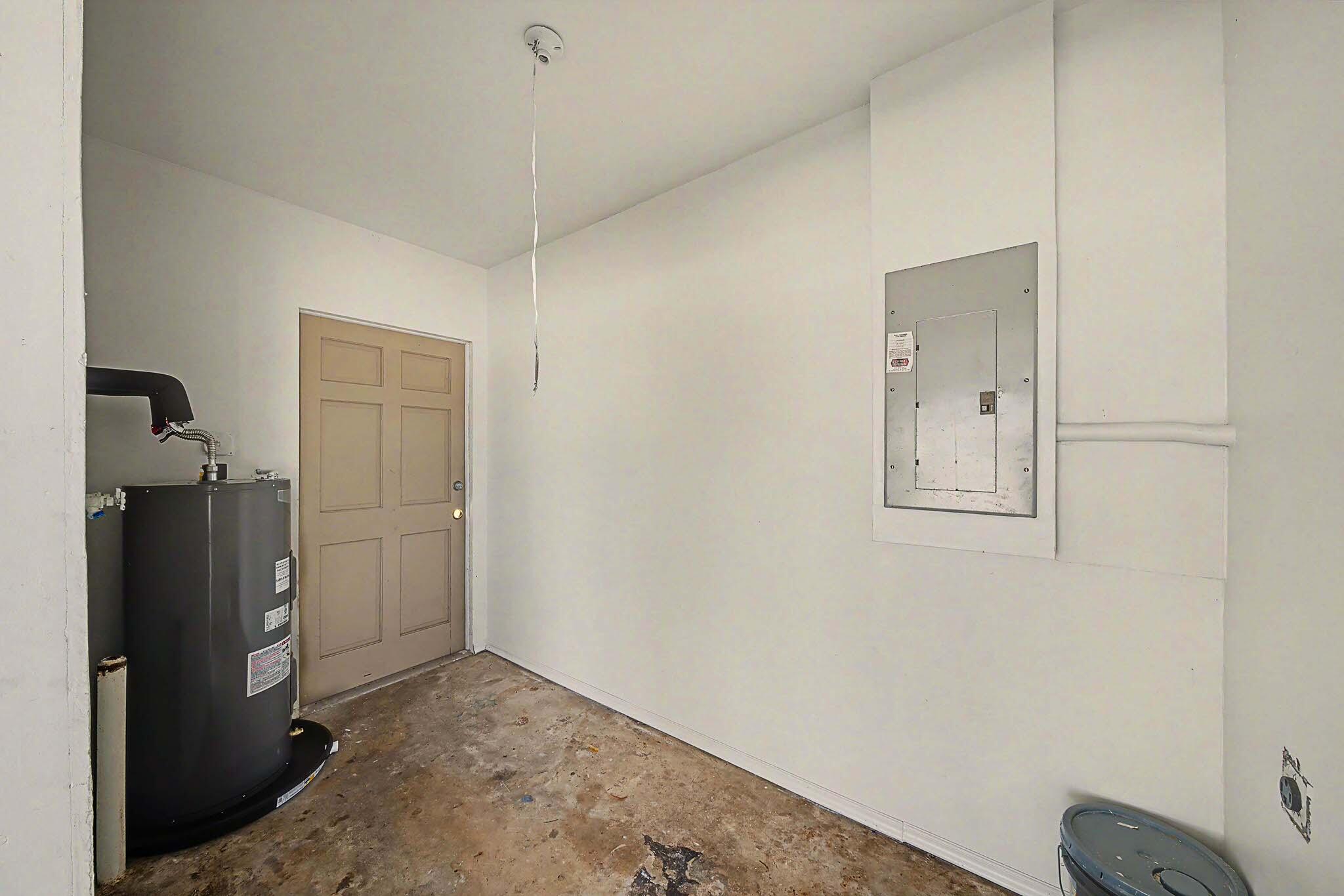 ROOSEVELT ESTATES - Residential Lease