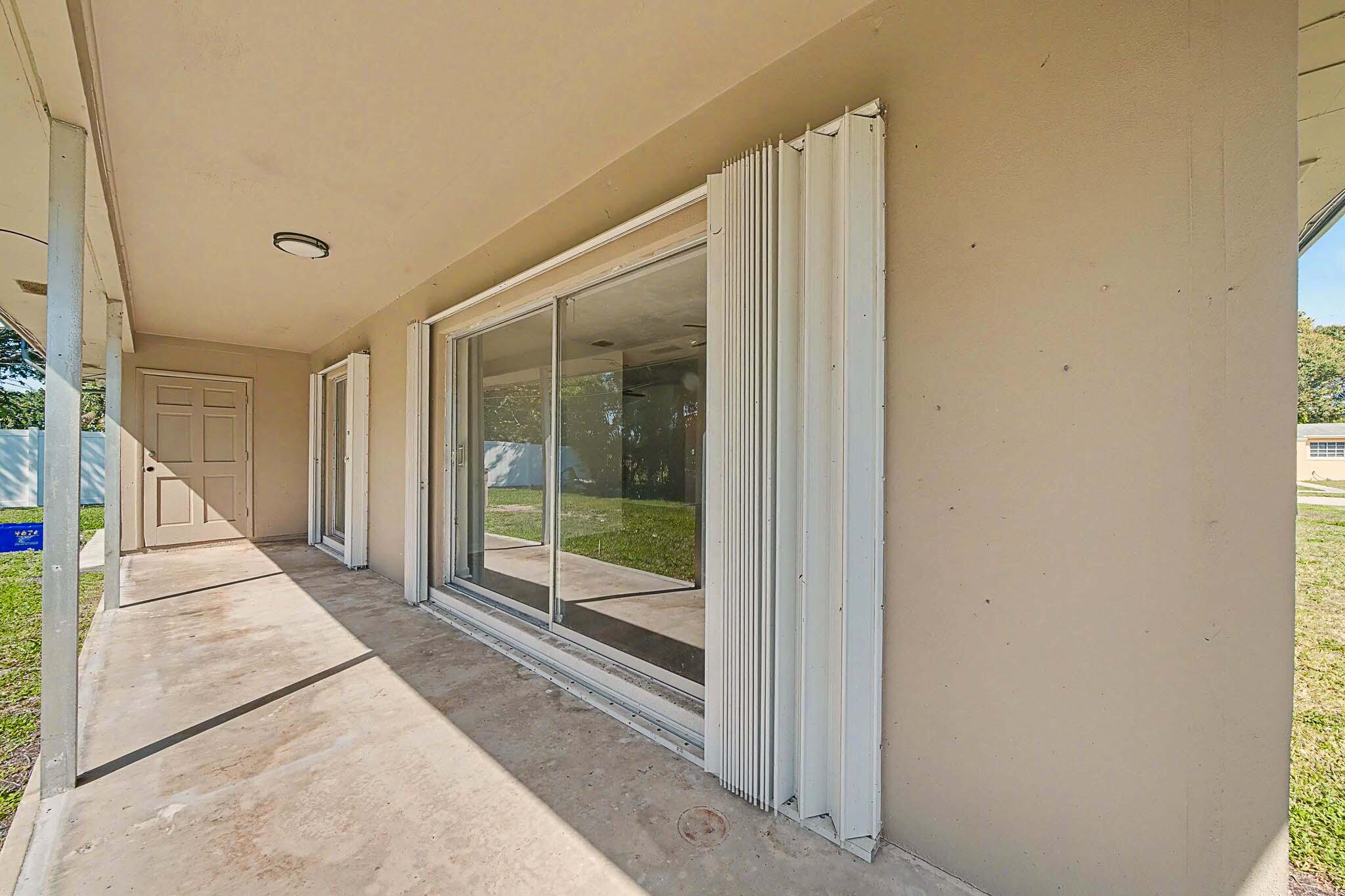 ROOSEVELT ESTATES - Residential Lease