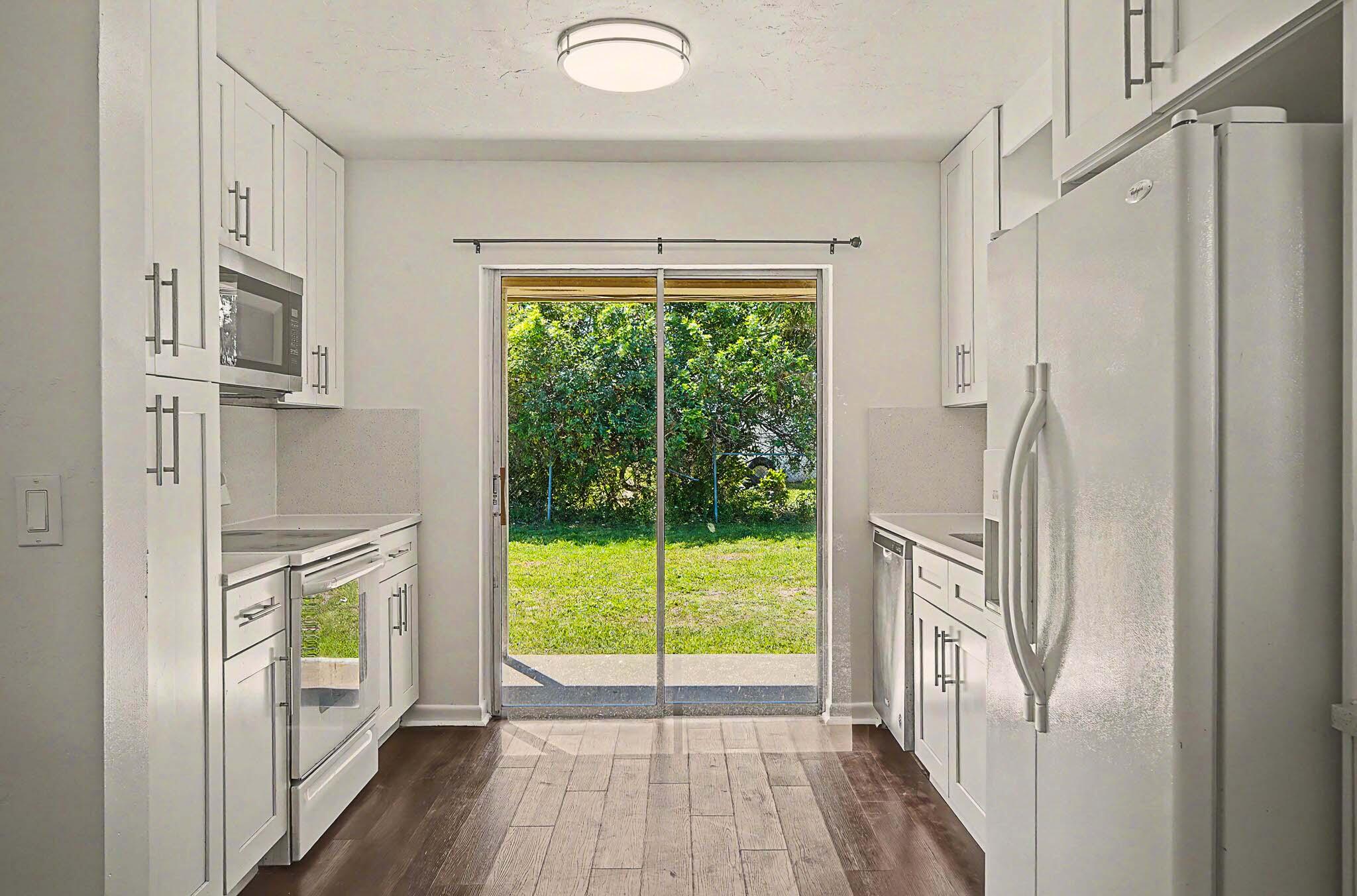 ROOSEVELT ESTATES - Residential Lease