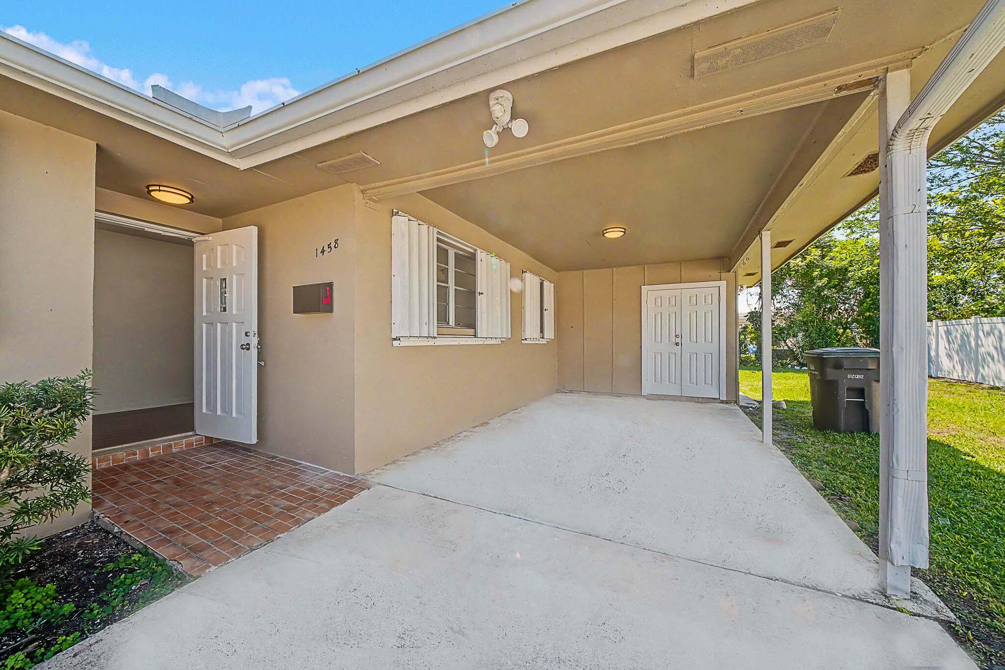 ROOSEVELT ESTATES - Residential Lease