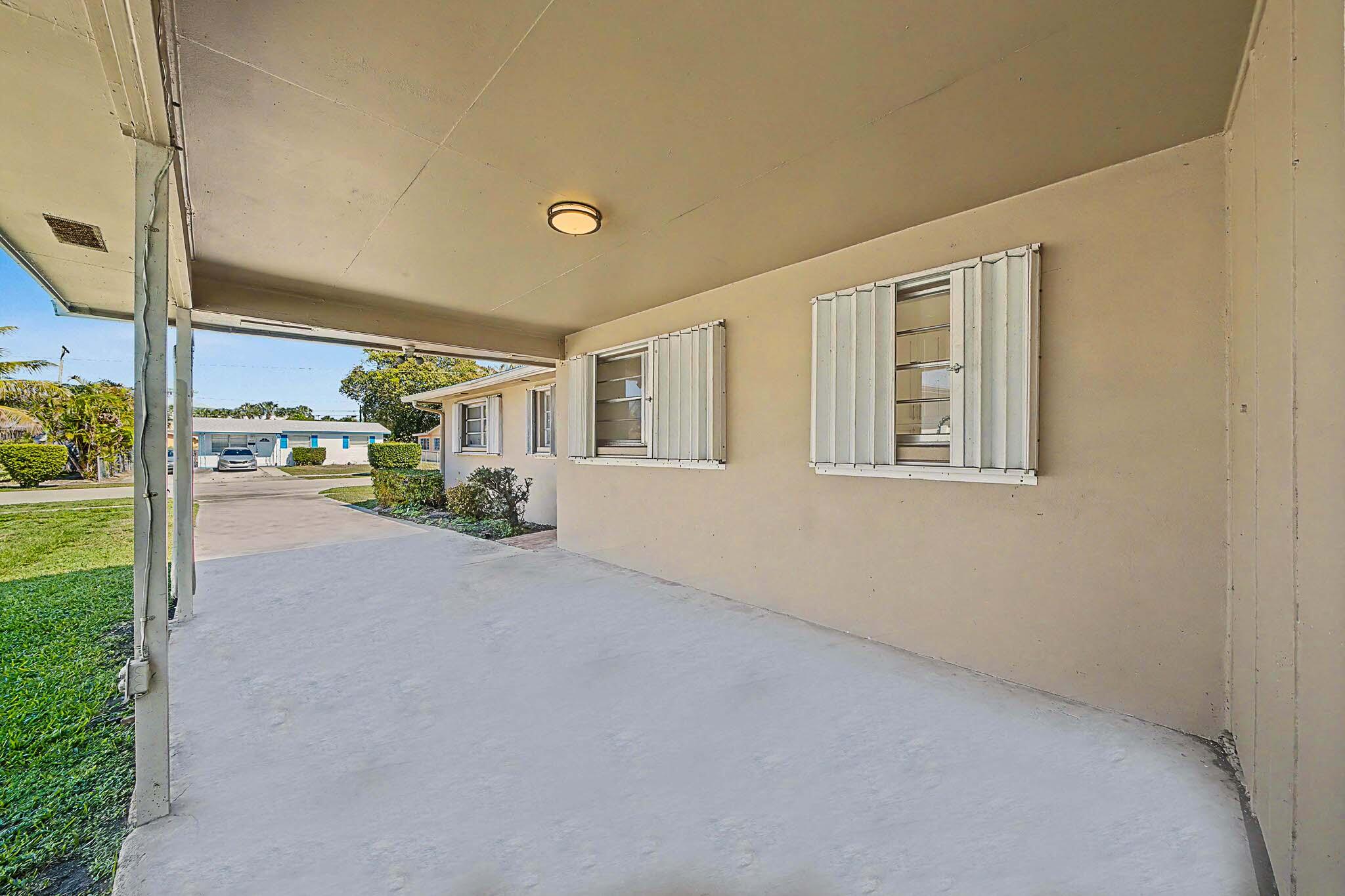 ROOSEVELT ESTATES - Residential Lease