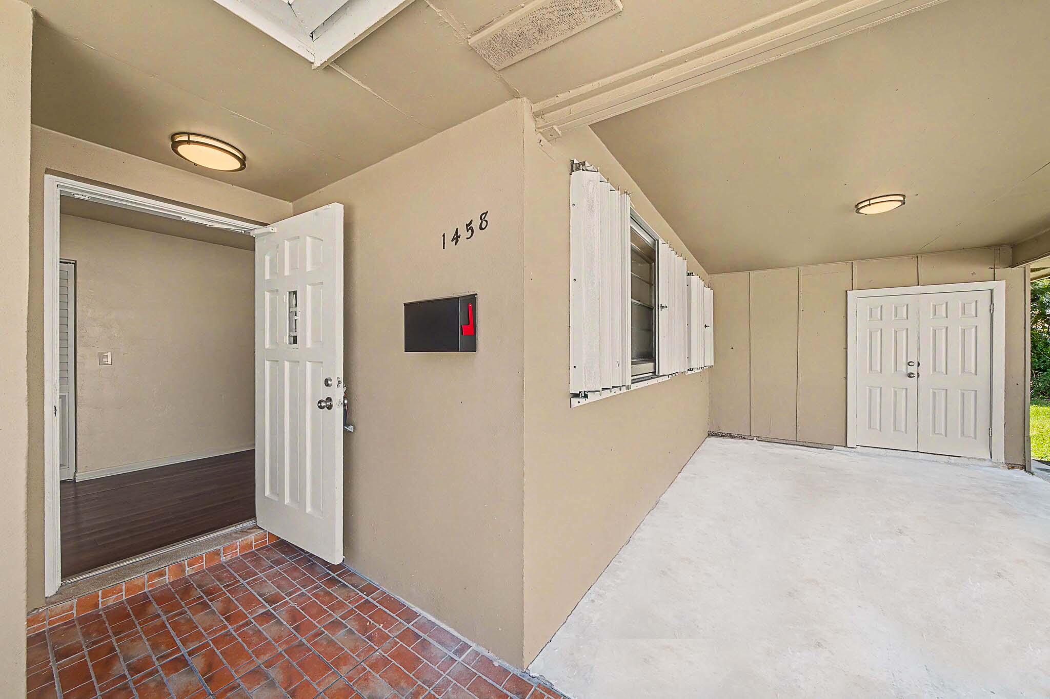 ROOSEVELT ESTATES - Residential Lease