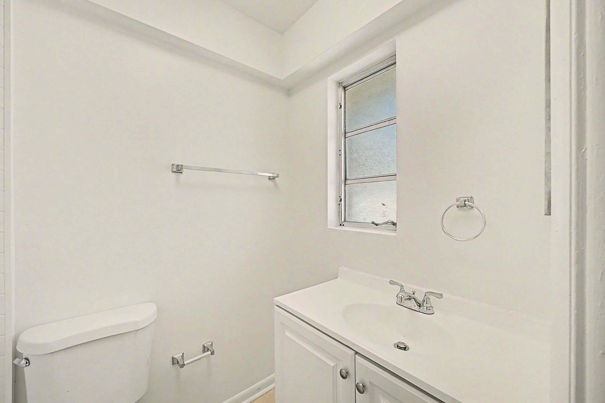 ROOSEVELT ESTATES - Residential Lease