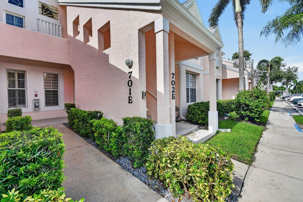 Photo of 701 MUIRFIELD Court #701E, Jupiter, FL 33458 (MLS # B26079020)