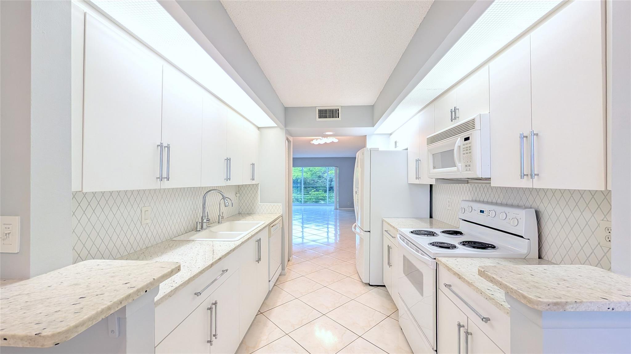 1803 Eleuthera Point E3