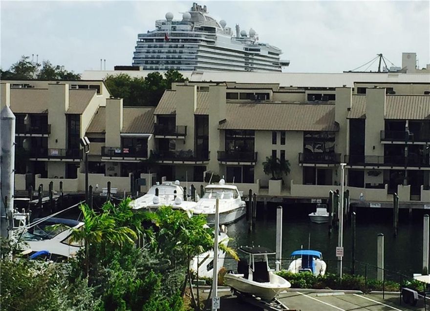 Estate sale. Bring your decorator to this wonderful space on the water! 5 minutes by boat for ocean access through the Port Everglades Inlet. Fort Lauderdale marine patrol substation directly across the street provides a great feeling of security. Hand feed wild tarpon and gas your boat up at the 15th Street Fisheries restaurant at the property next to the building. See aerial drone video in virtual tour of area surrounding building.