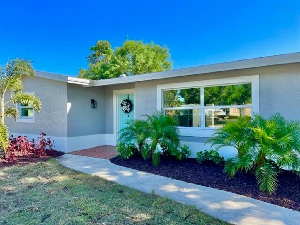 Photo of 907 Antigua Avenue, Fort Pierce, FL 34982 (MLS # R10877059)