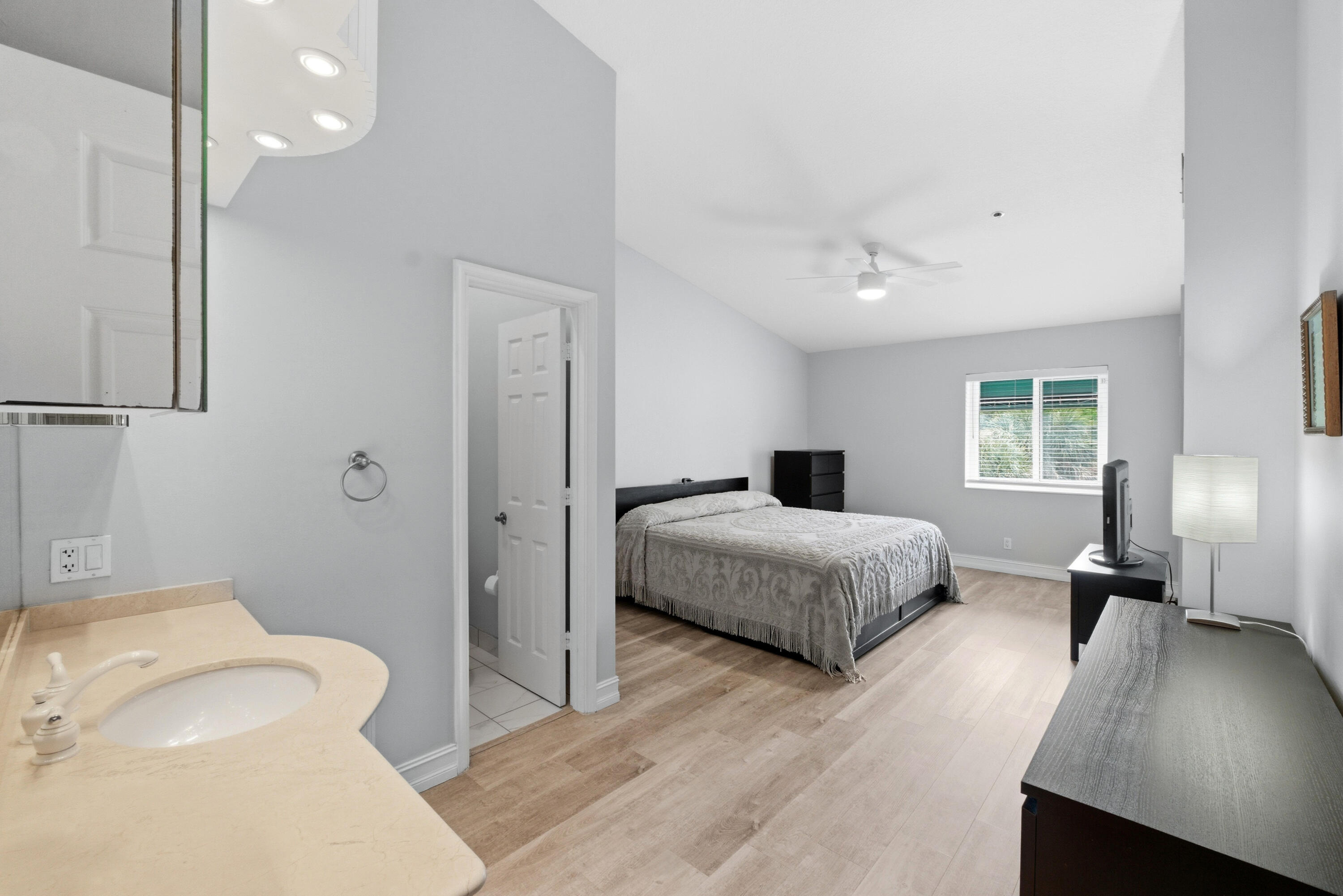 14TH STREET RETIREMENT CLUB - Residential Lease