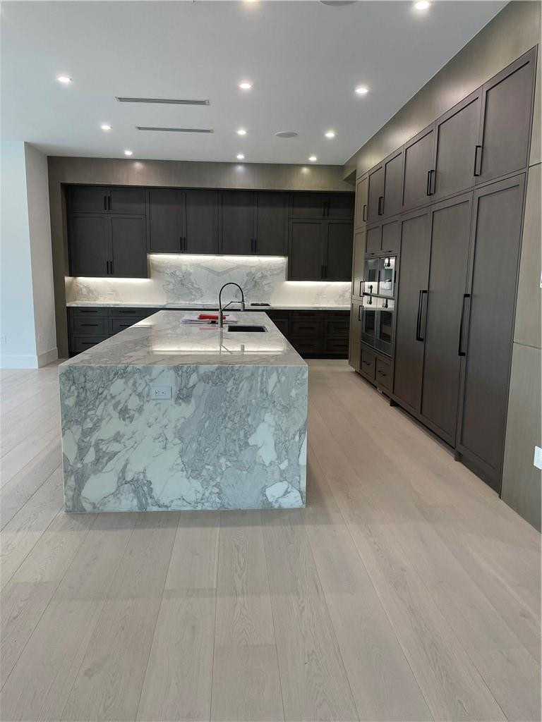 Isla Bahia 47-27 B - Residential