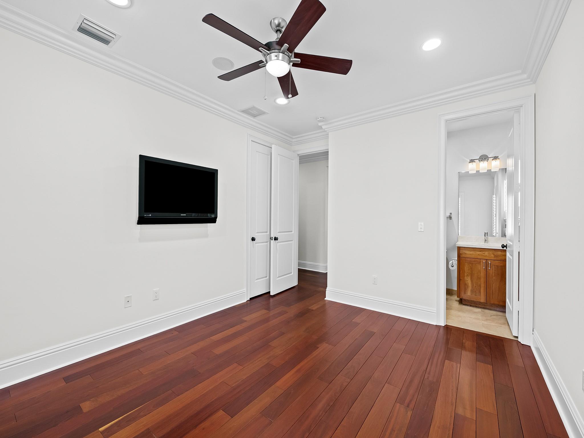 RIO VISTA ISLES - Residential