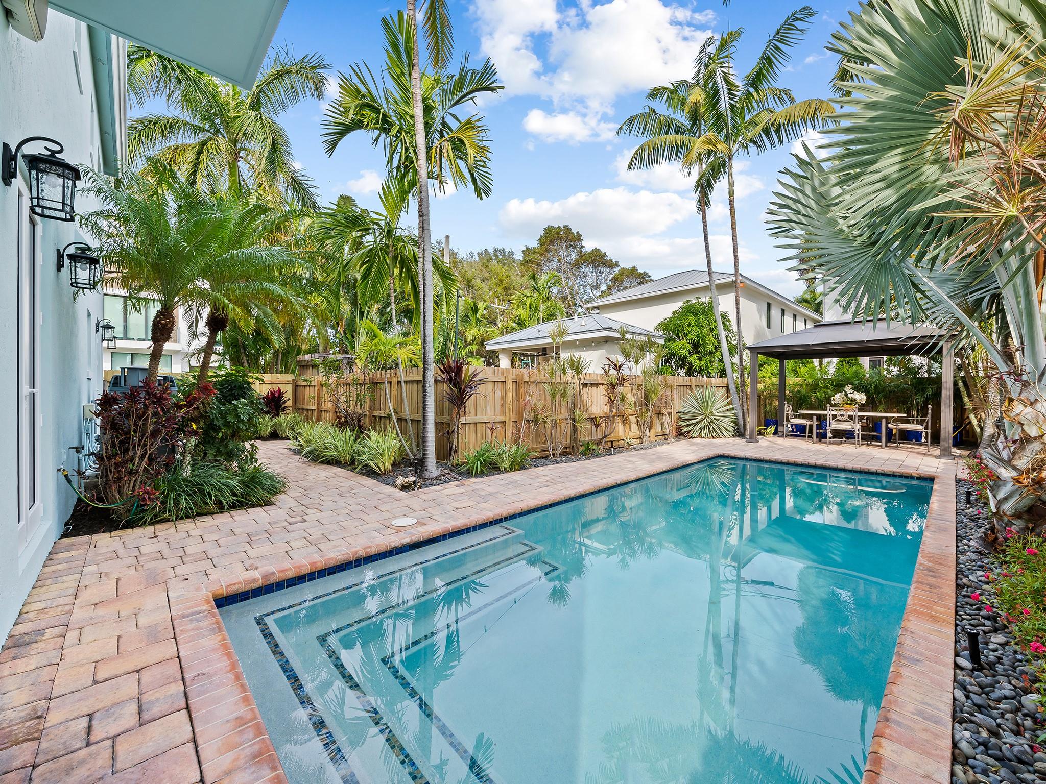 RIO VISTA ISLES - Residential