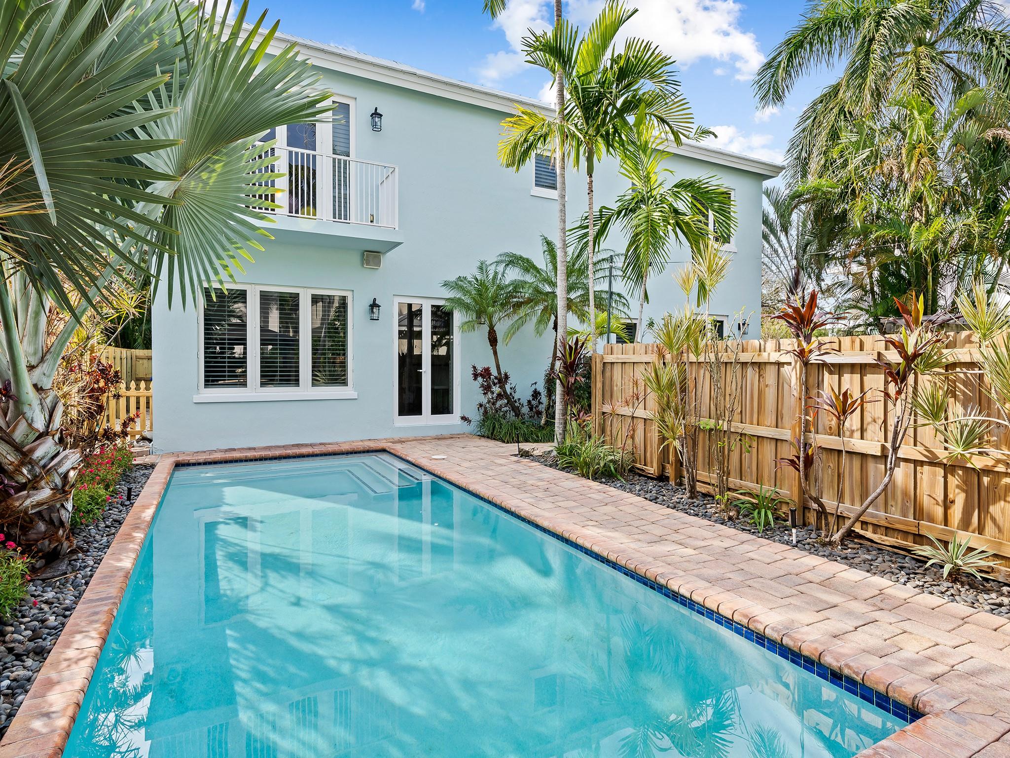 RIO VISTA ISLES - Residential