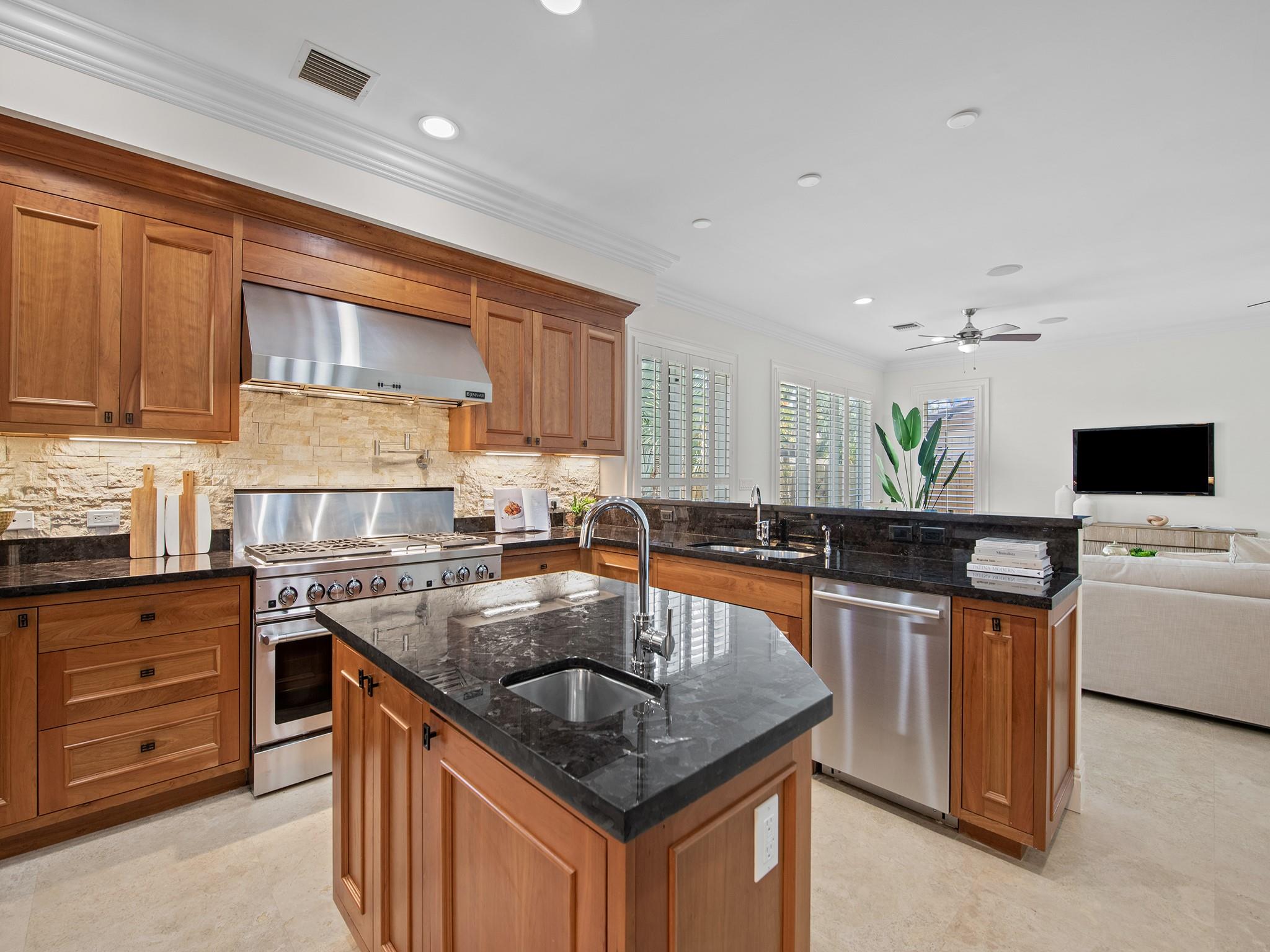 RIO VISTA ISLES - Residential